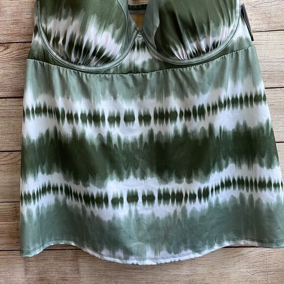 NEW WITH TAGS SWIM BY CACIQUE TAKINI TOP‎ IN GREEN - Picture 3 of 7